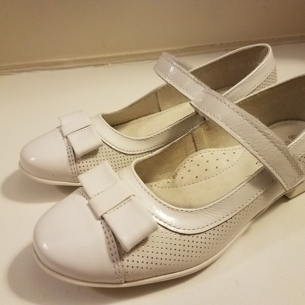 Little girl dress shoes, size 1